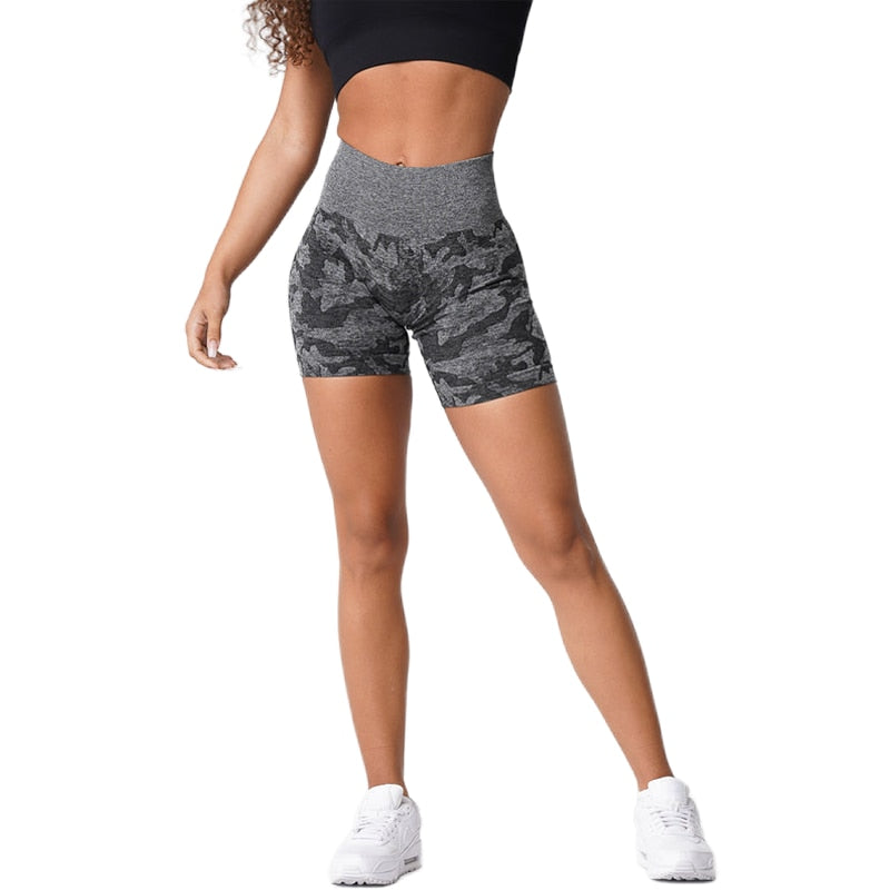 Shorts Sem Costura Camuflado Feminino – Malha Suave, Cintura Elástica